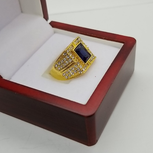 Mans Ring - Picture 2 of 3